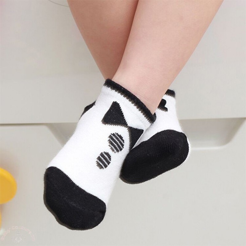 cute-black-front-bow-socks
